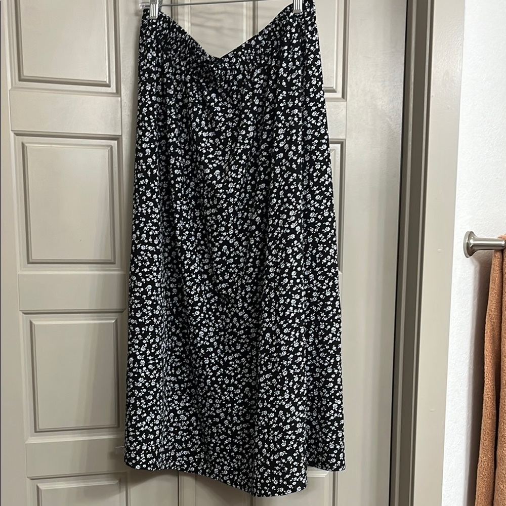 Black and White A-line Maxi Skirt for Casual Wear